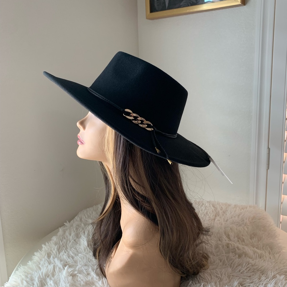 Timeless multiple occasions black  hat suitable for autumn winter or spring